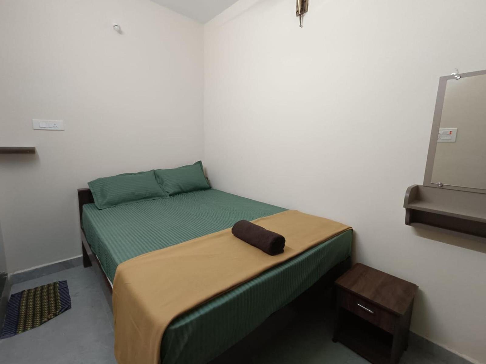 Tiruvannāmalai Omkara - The Fives Guest House מראה חיצוני תמונה